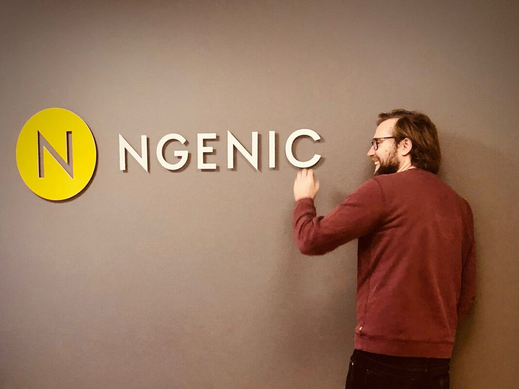 3D-logotyp / bokstäver i akryl